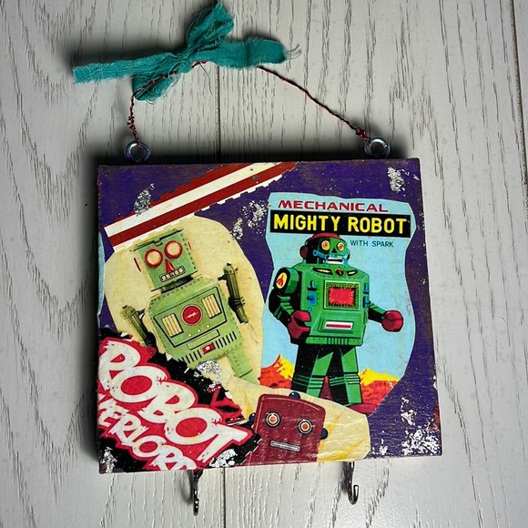 Wooden Robot Wall Key Holder - Picture 1 of 4
